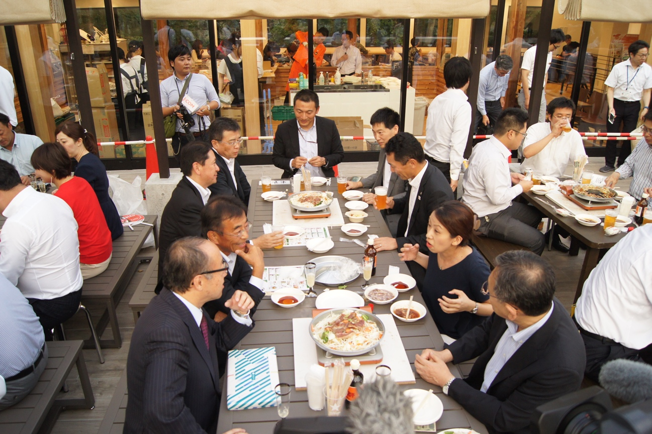 セコマ北大店でビアガーデン開催 学生や会社員らで賑わう