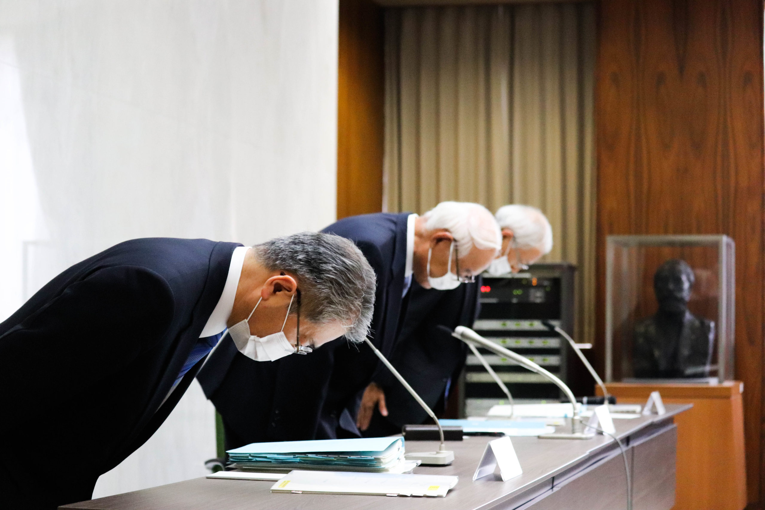 学生への説明の場、必要に応じて　—総長解任で北大会見