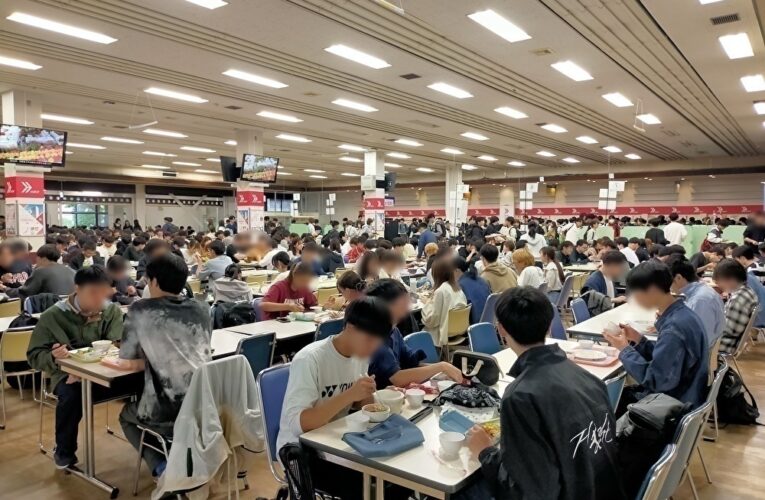 学生でにぎわうHBAライラック食堂