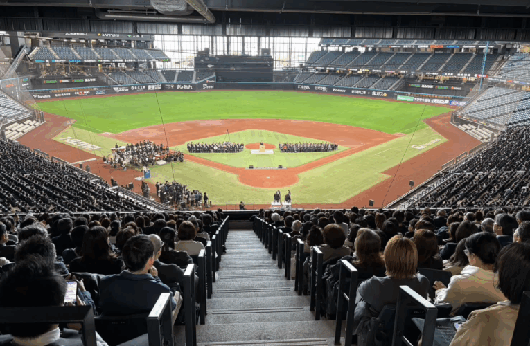 令和8年度入学式がエスコンフィールドで挙行　150周年の節目に2588人が入学